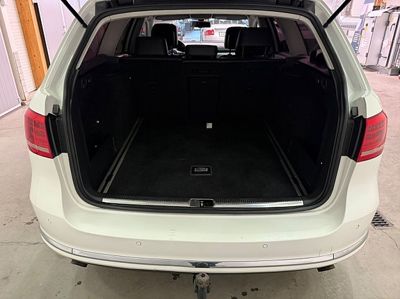 Volkswagen Passat 16 of 18