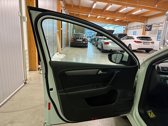 Volkswagen Passat 6 of 18