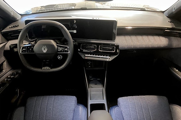 Renault 4 E-Tech 4 of 5