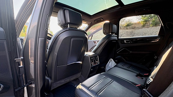 Porsche Cayenne 9 of 11