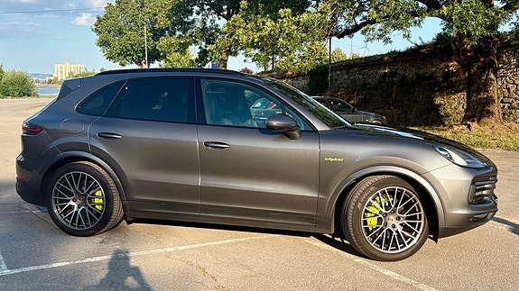 Porsche Cayenne 7 of 11