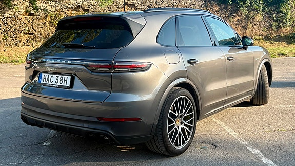 Porsche Cayenne 10 of 11