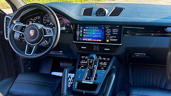 Porsche Cayenne 3 of 11