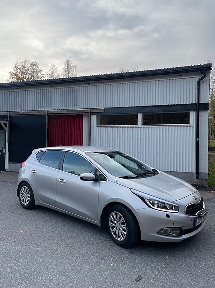 Kia Ceed 3 of 5