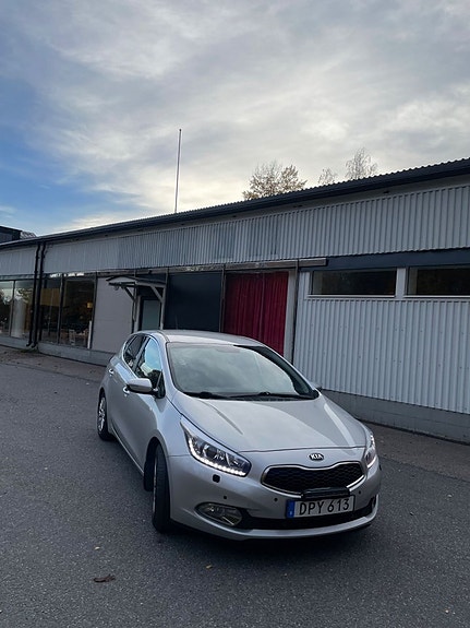 Kia Ceed 2 of 5