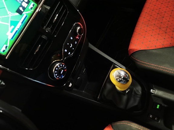 Renault Clio 15 of 19