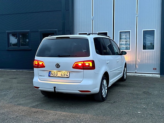 Volkswagen Touran 3 of 5