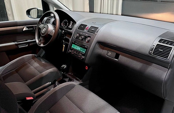 Volkswagen Touran 8 of 11