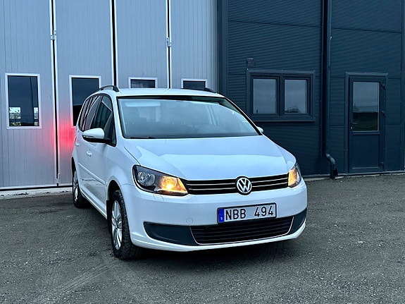 Volkswagen Touran 2 of 5