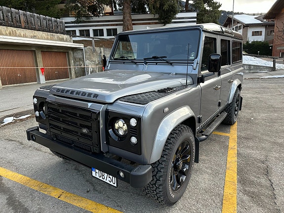 Land Rover Defender 110