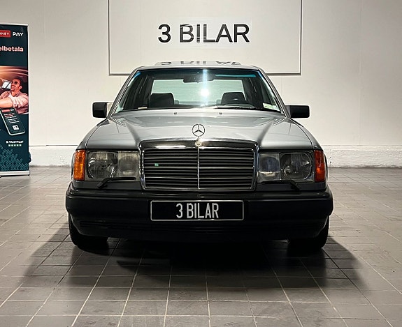 Mercedes-Benz 300 E 3 of 5