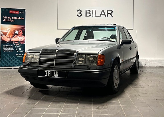 Mercedes-Benz 300 E 4 of 5