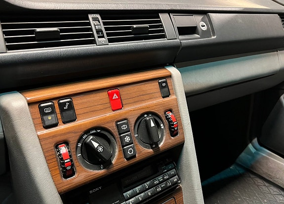 Mercedes-Benz 300 E 16 of 17