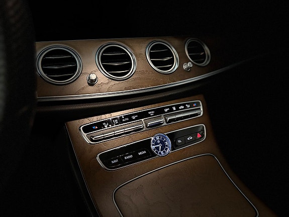 Mercedes-Benz E350 12 of 26