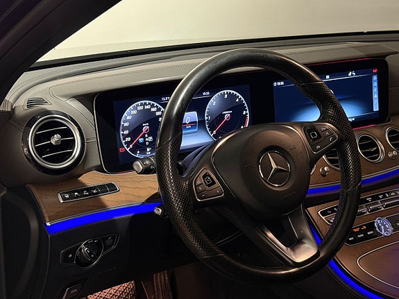 Mercedes-Benz E350 8 of 26