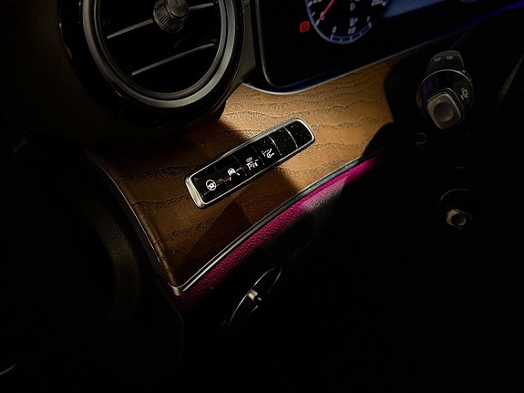 Mercedes-Benz E350 16 of 26