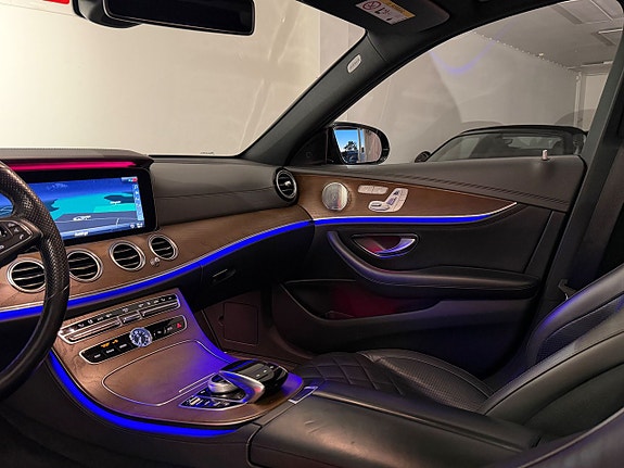 Mercedes-Benz E350 9 of 26