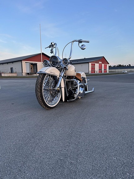 Harley-Davidson Softail deluxe flstn 4 of 8