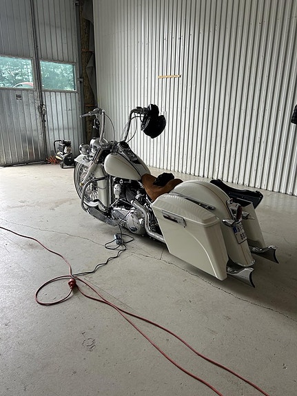 Harley-Davidson Softail deluxe flstn 5 of 8
