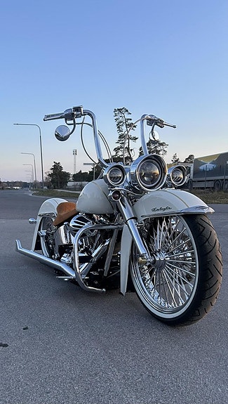 Harley-Davidson Softail deluxe flstn 2 of 8