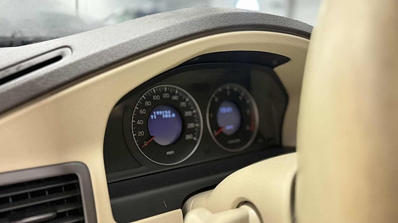 Volvo V70 15 of 16