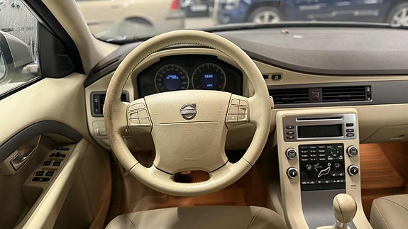 Volvo V70 16 of 16