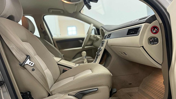 Volvo V70 11 of 16