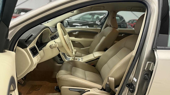 Volvo V70 9 of 16