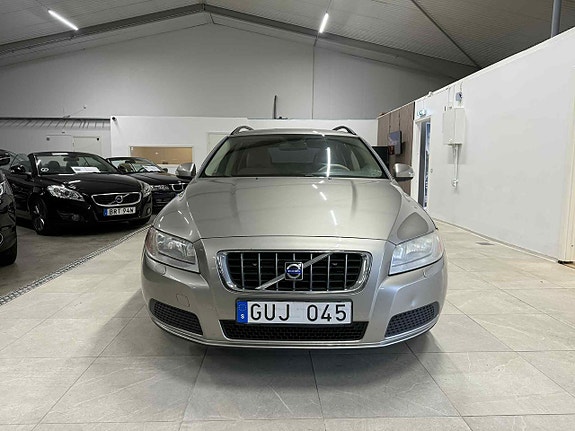 Volvo V70 2 of 16