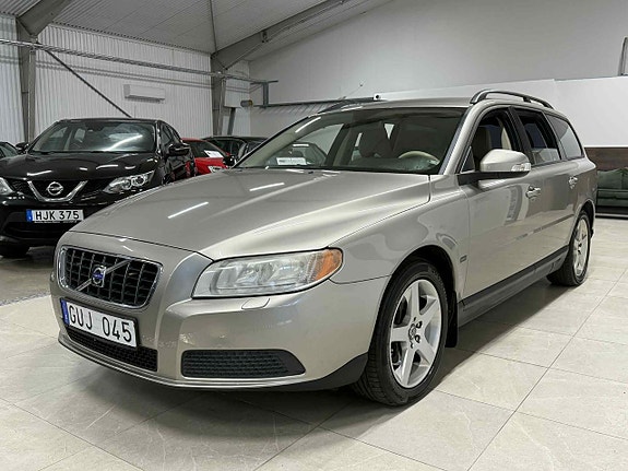Volvo V70 3 of 16