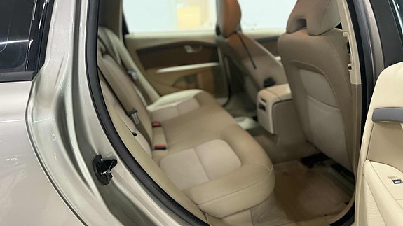 Volvo V70 13 of 16