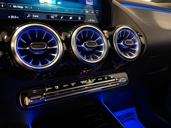 Mercedes-Benz GLA200 d 11 of 24