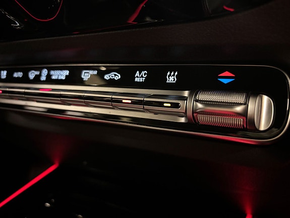 Mercedes-Benz GLA200 d 15 of 24