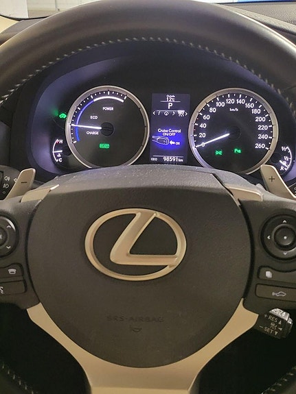 Lexus IS300h 10 of 10