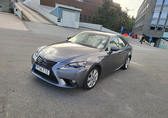 Lexus IS300h 3 of 10