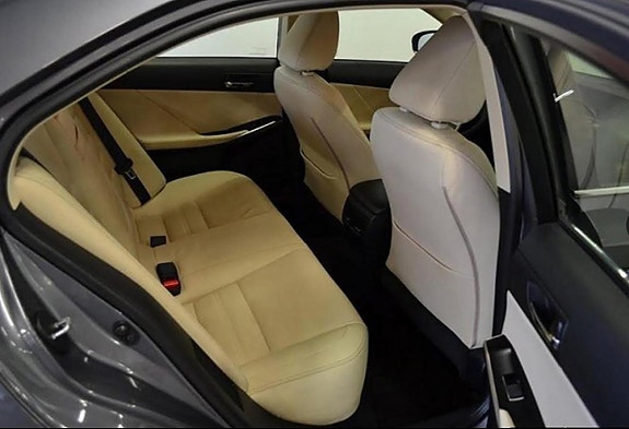 Lexus IS300h 7 of 10