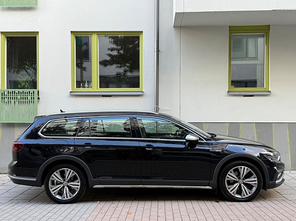 Volkswagen Passat Alltrack 4 of 5