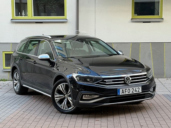 Volkswagen Passat Alltrack 2 of 5