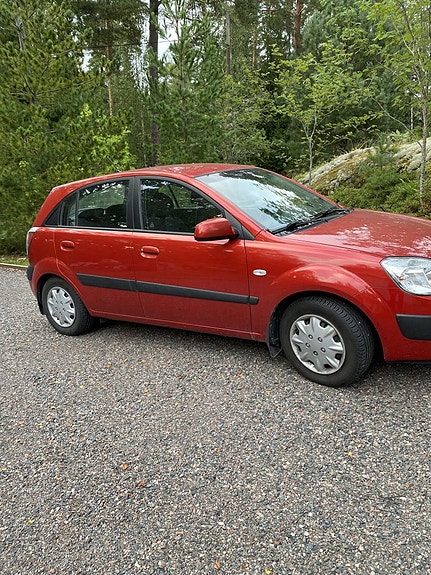 Kia Rio 2 of 11