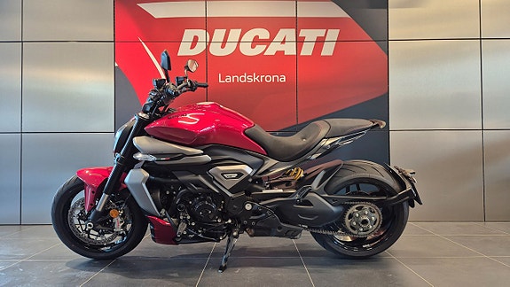 Ducati Xdiavel V4 2 of 5