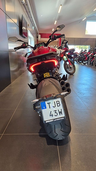 Ducati Xdiavel V4 9 of 11