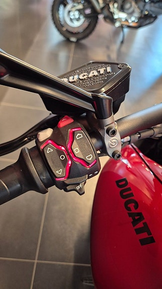 Ducati Xdiavel V4 11 of 11