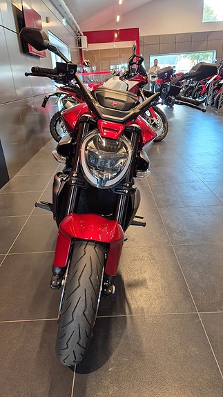 Ducati Xdiavel V4 6 of 11