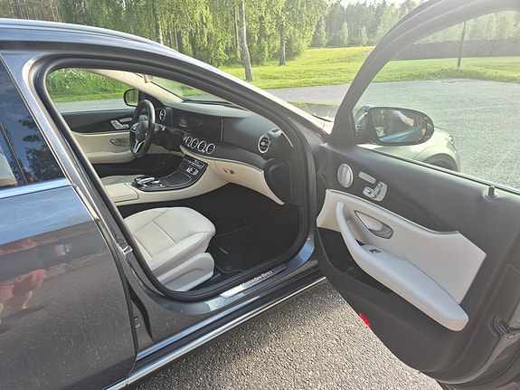 Mercedes-Benz E220 d 4 of 11