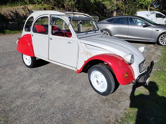 Citroen 2CV 2 of 6