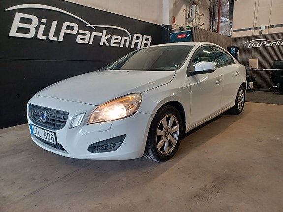 Volvo S60 2 of 5