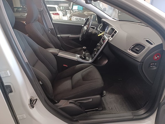 Volvo S60 8 of 13