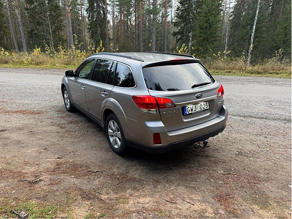 Subaru Outback 3 of 5
