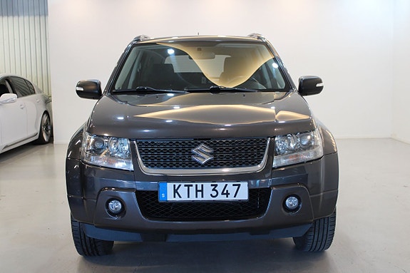 Suzuki Grand Vitara 2 of 5