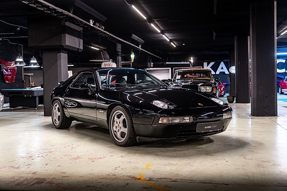 Porsche 928 3 of 5